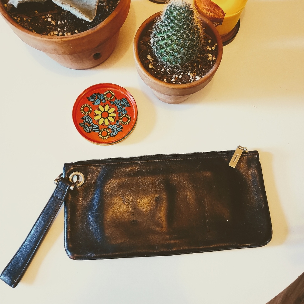 Hobo wristlet euc